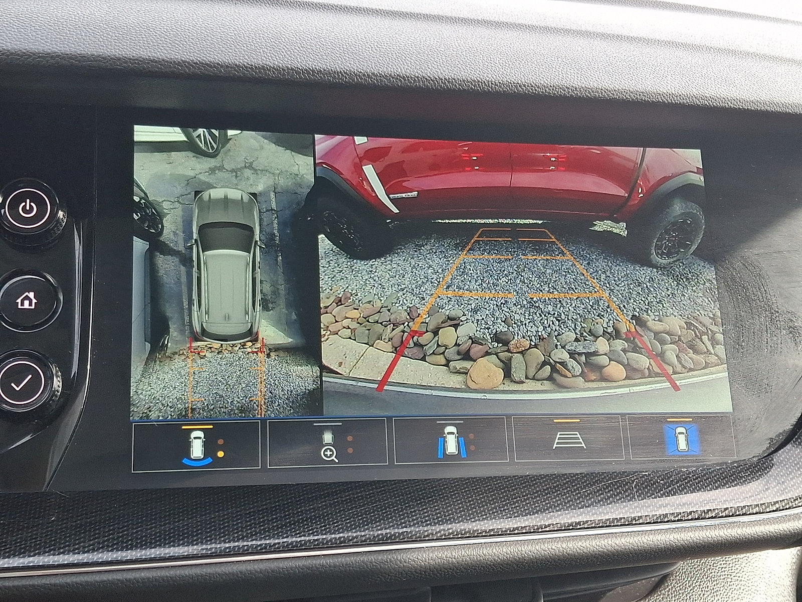 Used 2022 Buick Envision Essence w/ Technology Package I AWD/4WD image 18