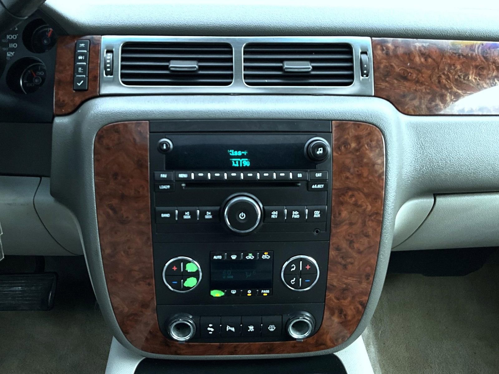 Used 2007 Chevrolet Avalanche LT w/ LT Preferred Equipment Group AWD/4WD image 14