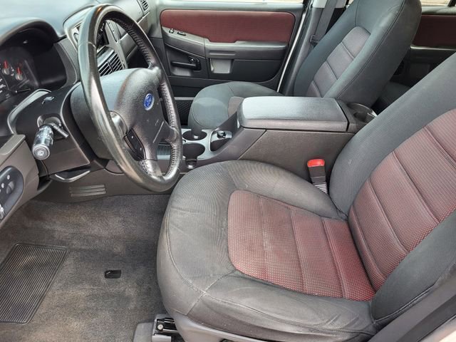 Used 2005 Ford Explorer XLT image 12