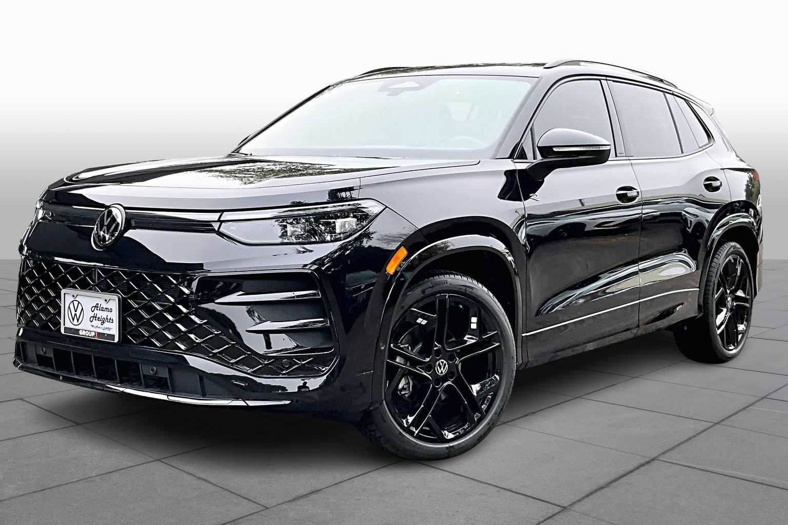 New 2026 Volkswagen Tiguan SE R-Line image 1