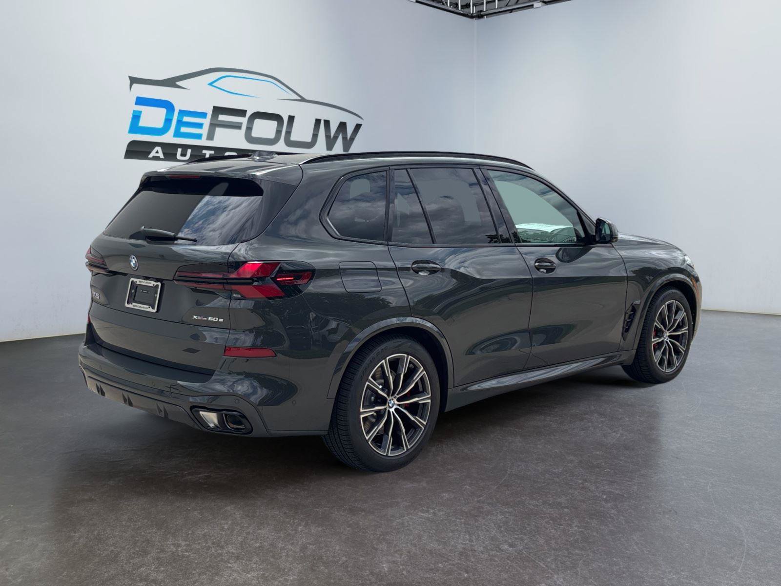 New 2026 BMW X5 xDrive50e w/ M Sport Package AWD/4WD image 3