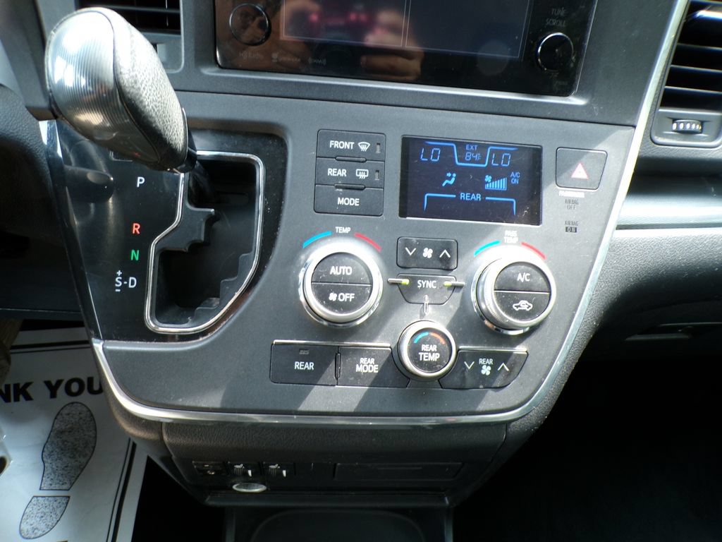 Used 2016 Toyota Sienna SE FWD image 26