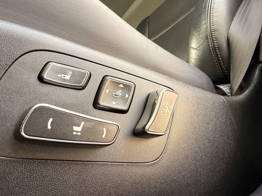 Used 2015 Lexus LS 460 w/ Comfort Package image 19