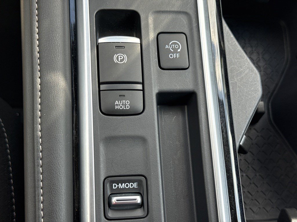 Used 2025 Nissan Pathfinder SL w/ Black Appearance Package FWD image 25