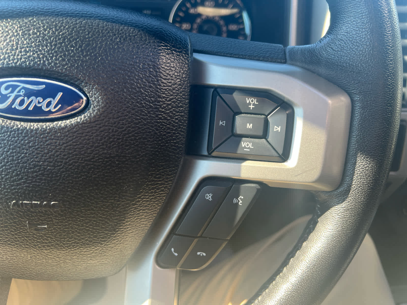 Used 2017 Ford F150 Lariat image 26