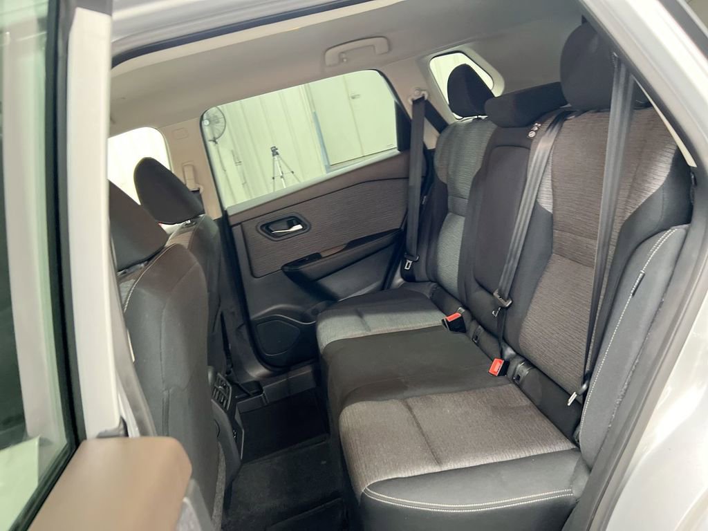 Used 2023 Nissan Rogue SV image 22