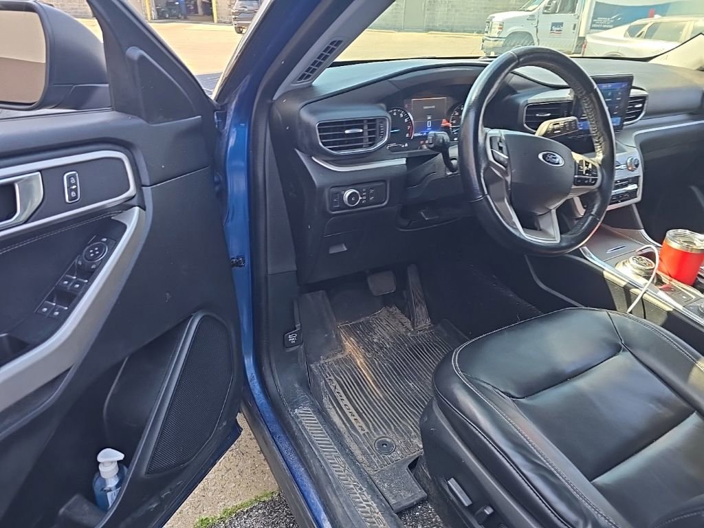 Used 2021 Ford Explorer XLT w/ Equipment Group 202A AWD/4WD image 5