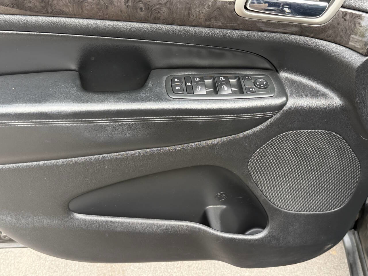 Used 2011 Jeep Grand Cherokee Laredo AWD/4WD image 8