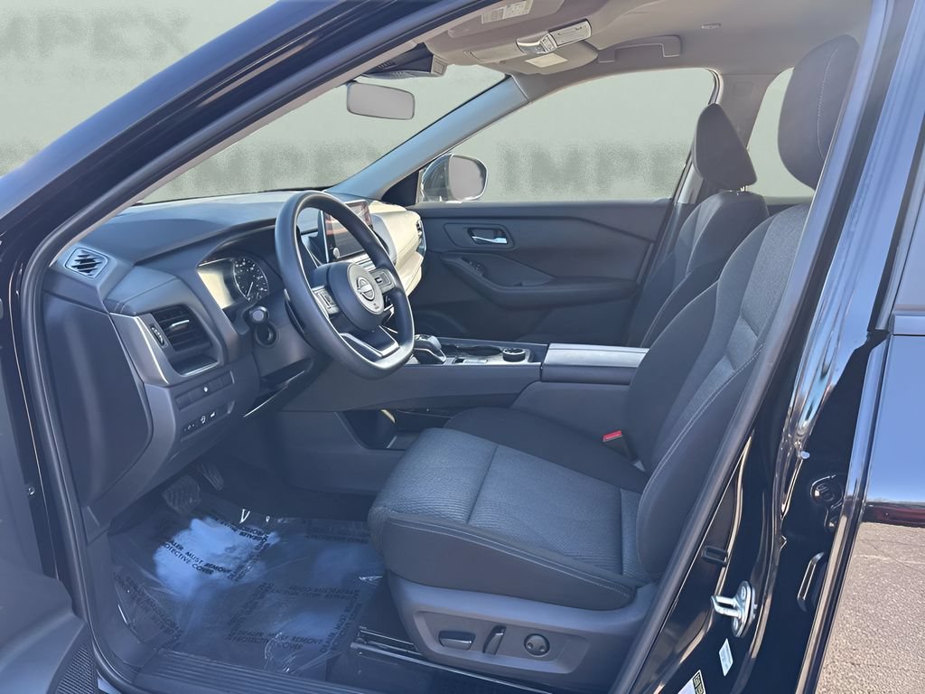 Used 2024 Nissan Rogue SV AWD/4WD image 9
