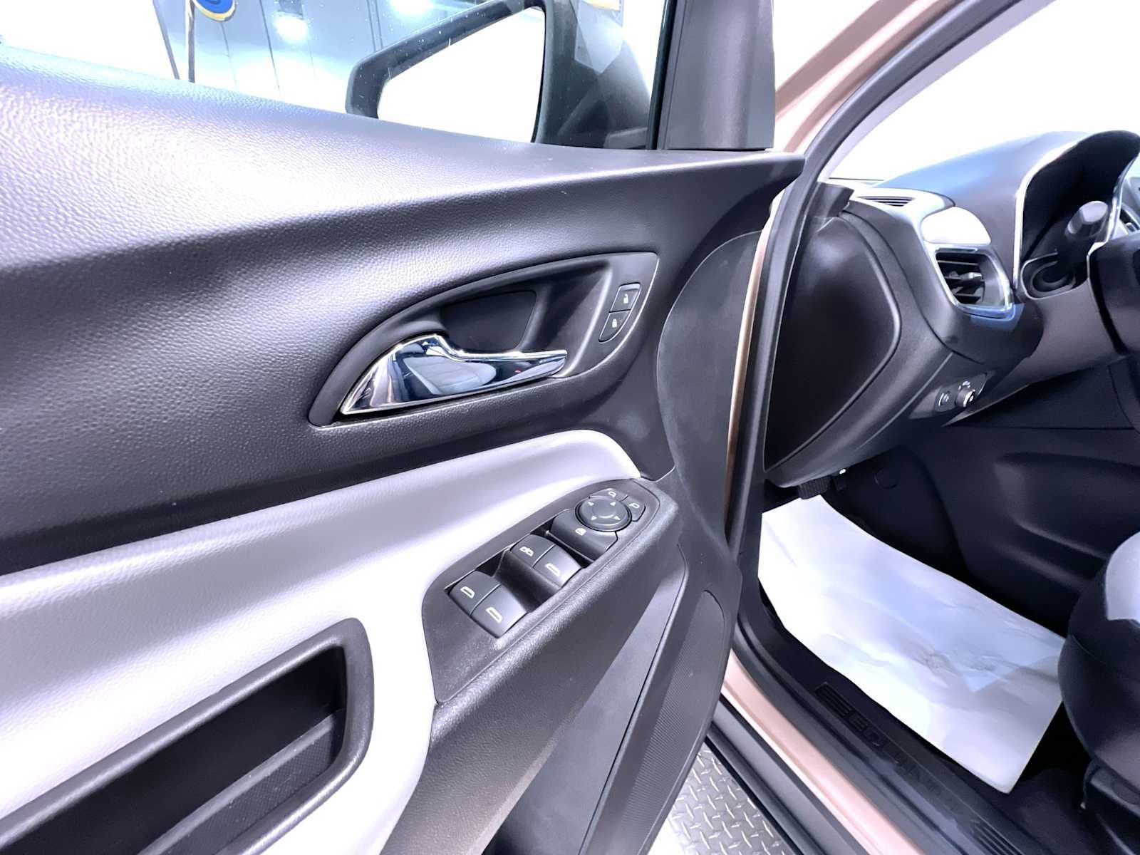 Used 2019 Chevrolet Equinox LS w/ LS Convenience Package AWD/4WD image 12