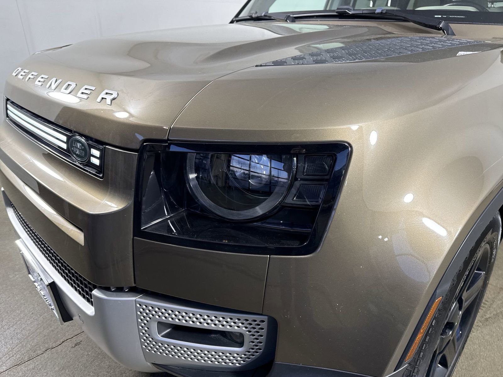 Used 2021 Land Rover Defender 110 SE image 27