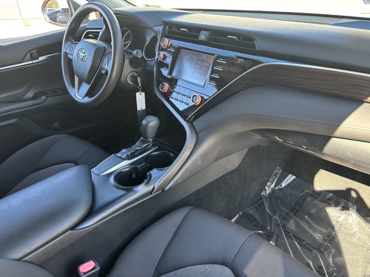 Used 2018 Toyota Camry LE FWD image 10