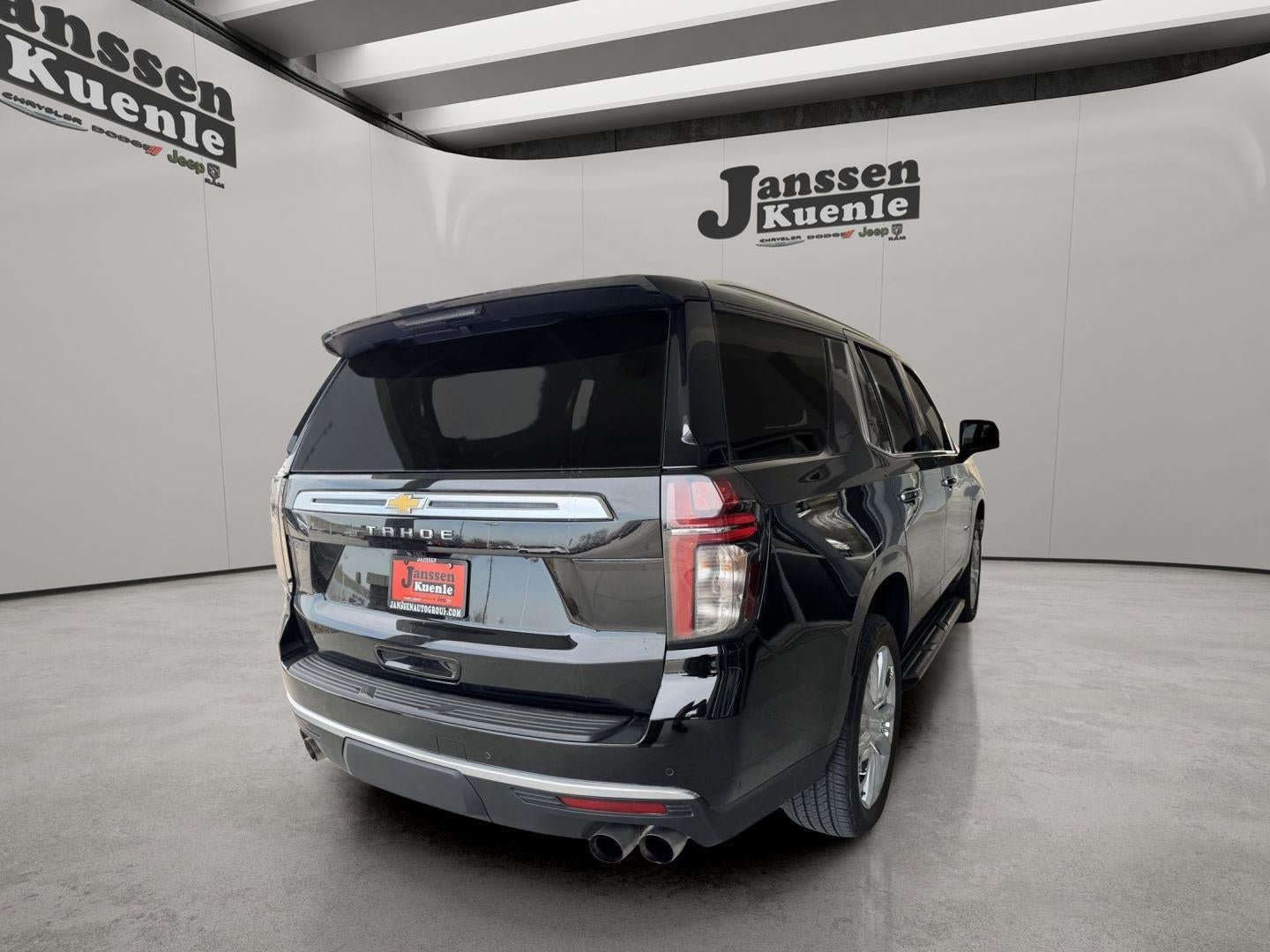 Used 2024 Chevrolet Tahoe High Country AWD/4WD image 3