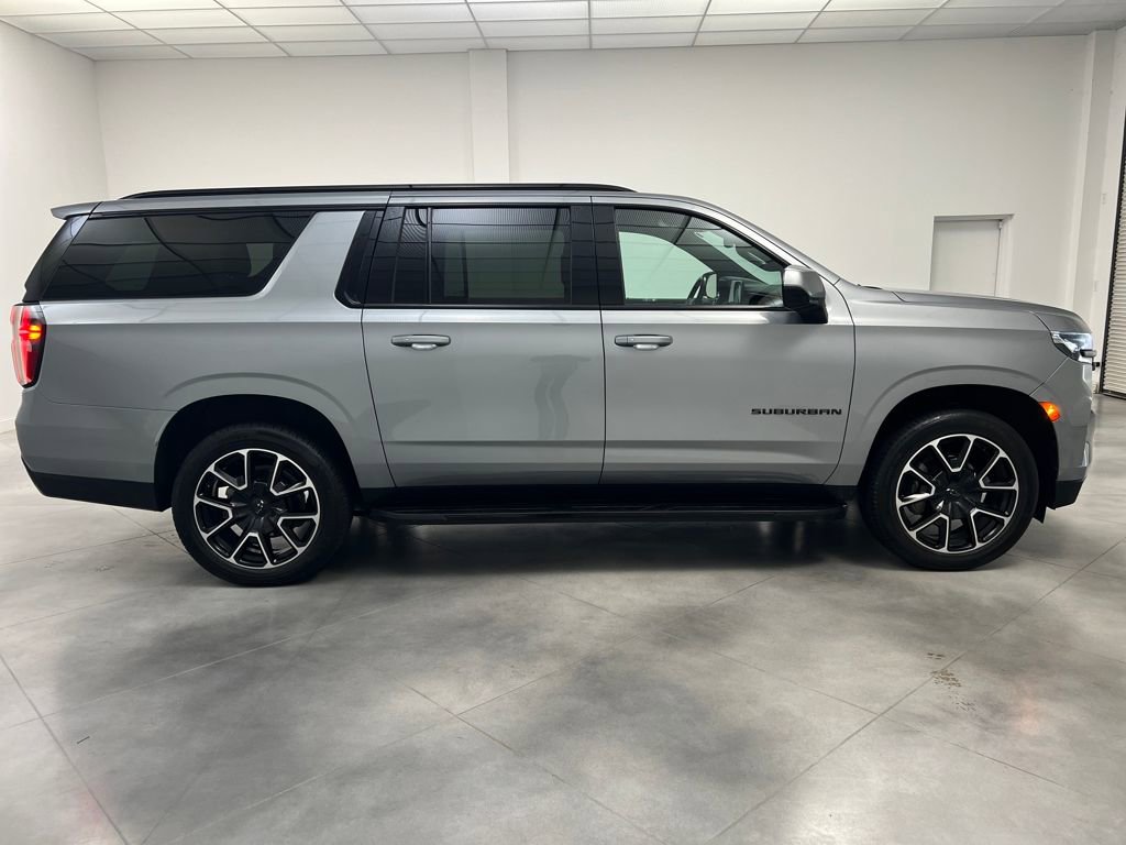 Used 2024 Chevrolet Suburban RST image 8