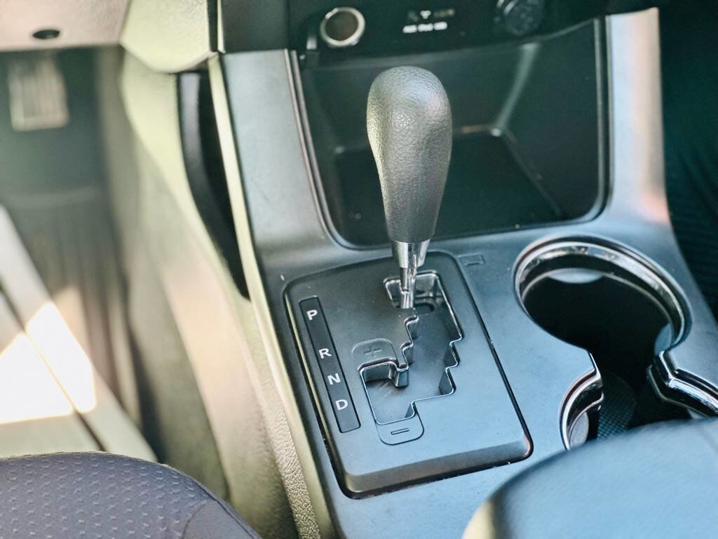 Used 2011 Kia Sorento LX w/ Convenience Pkg image 12