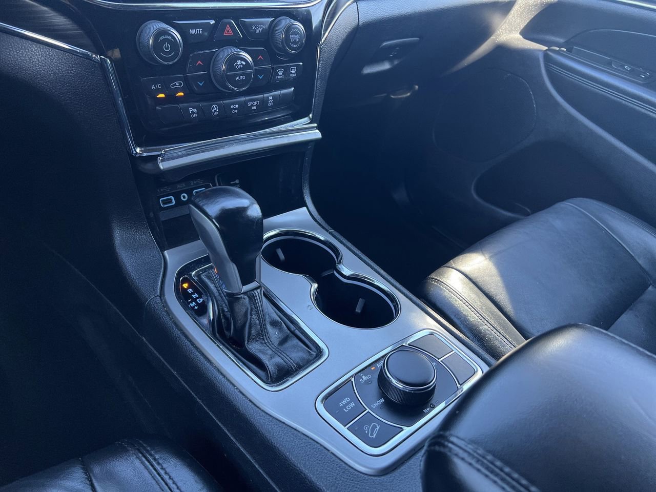 Used 2020 Jeep Grand Cherokee Limited image 12