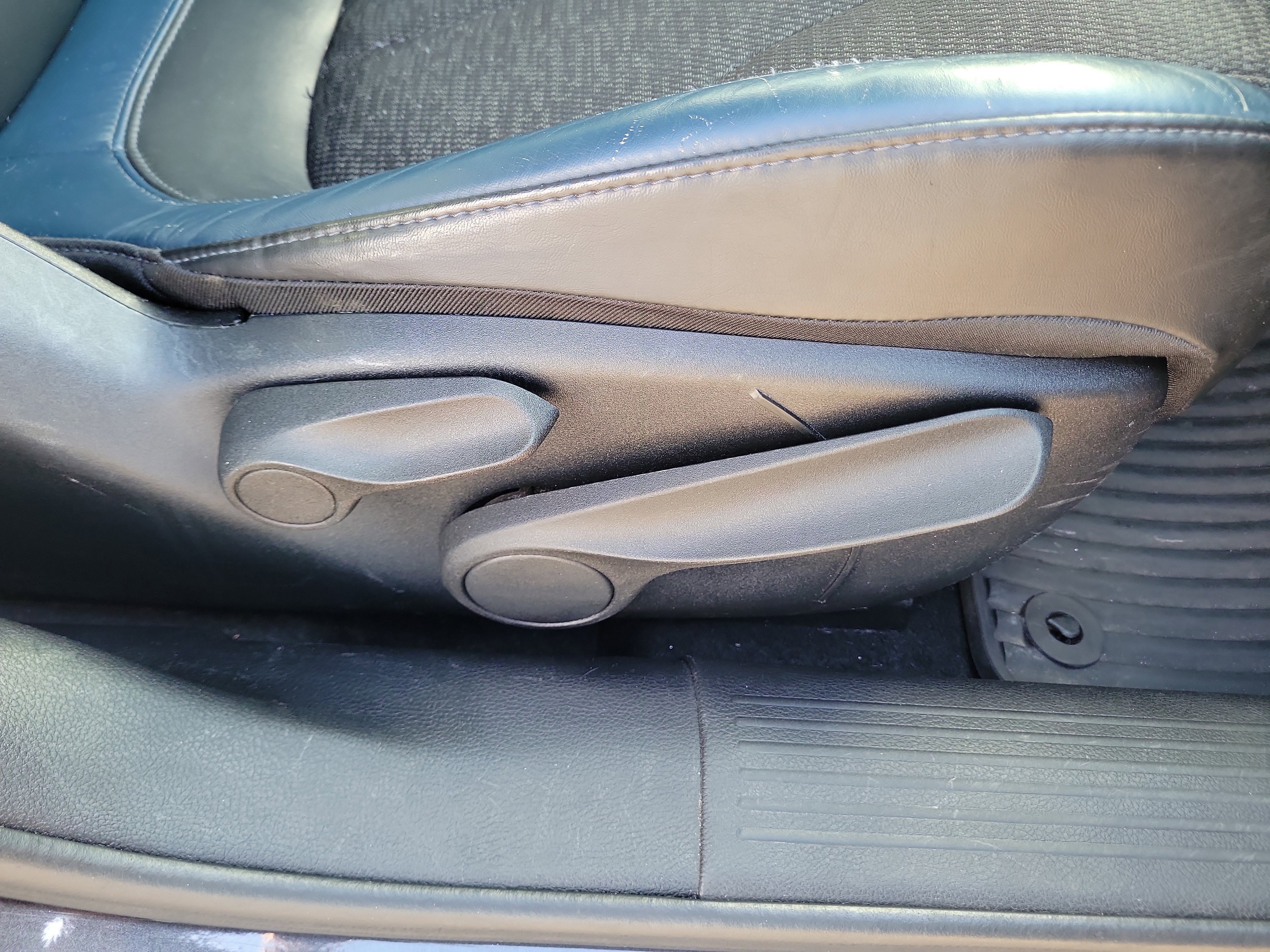 Used 2015 Chrysler 200 S w/ Navigation & Sound Group I FWD image 9