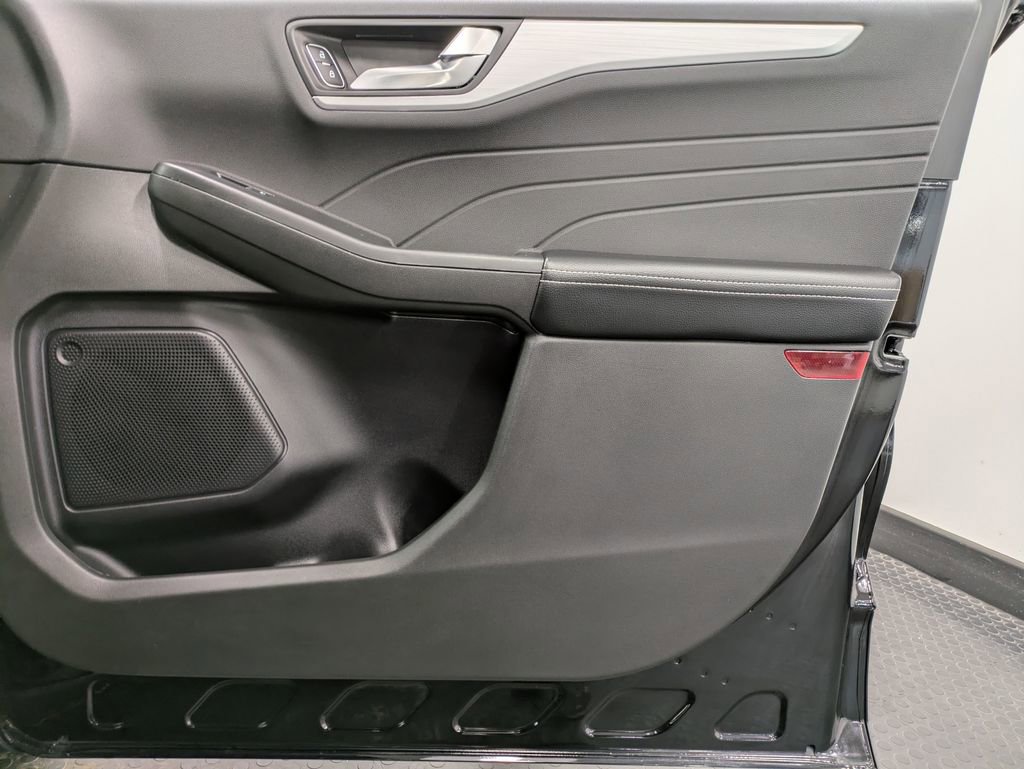 Used 2023 Ford Escape Platinum AWD/4WD image 27