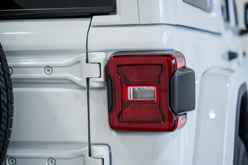 New 2026 Jeep Wrangler Unlimited Sahara AWD/4WD image 6