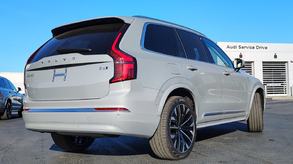 New 2026 Volvo XC90 B6 Ultra w/ Protection Package AWD/4WD image 3