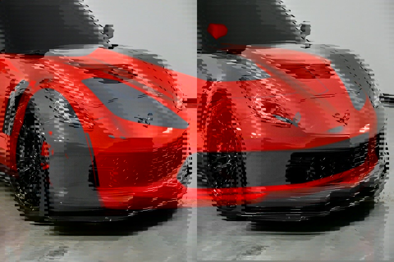 Used 2015 Chevrolet Corvette Z06 w/ 3LZ Preferred Equipment Group image 3