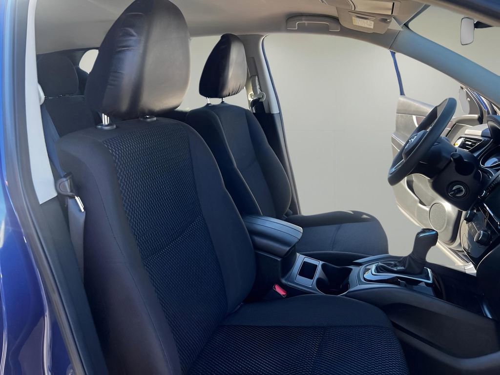 Used 2022 Nissan Rogue Sport S image 33