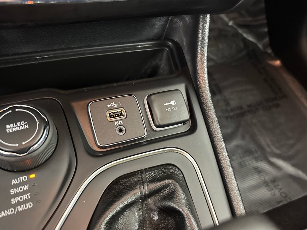 Used 2020 Jeep Cherokee Latitude Plus image 22