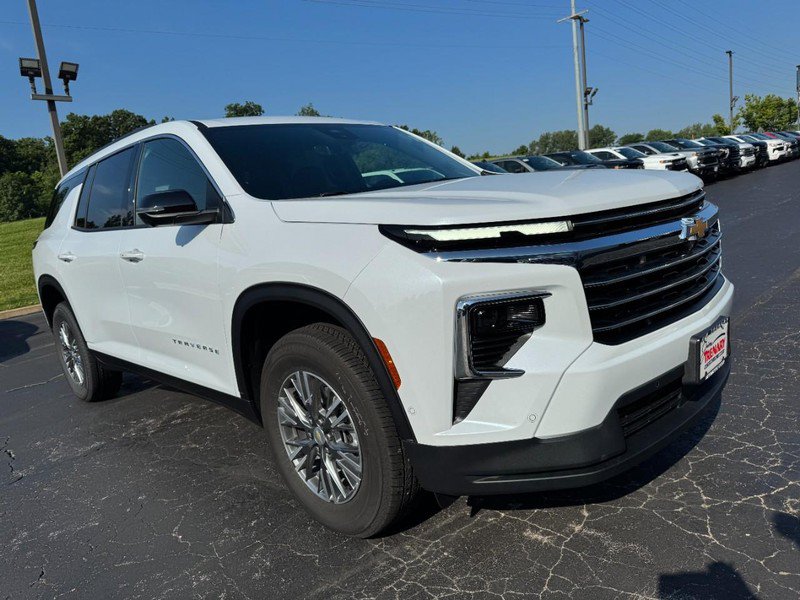 New 2026 Chevrolet Traverse LT w/ Enhanced Driving Package AWD/4WD image 2