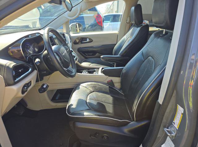 Used 2022 Chrysler Pacifica Limited image 5