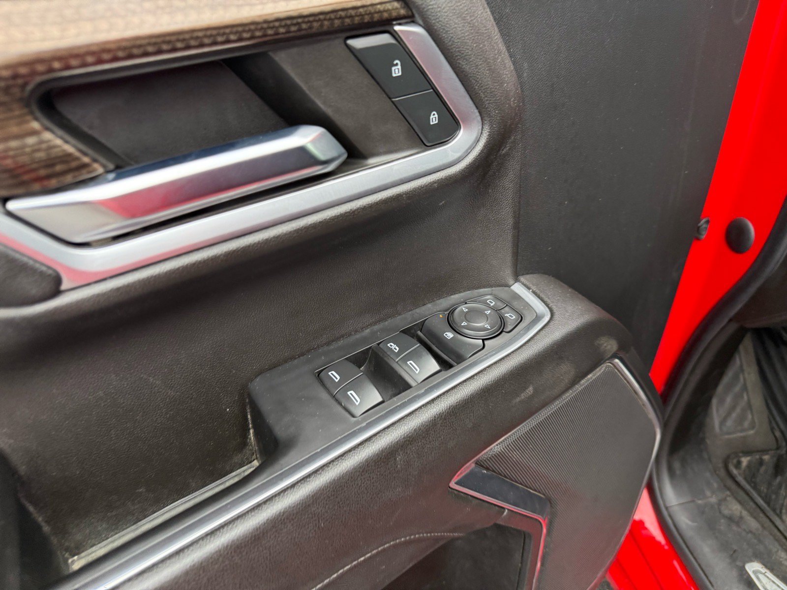 Used 2023 Chevrolet Silverado 1500 LT AWD/4WD image 14