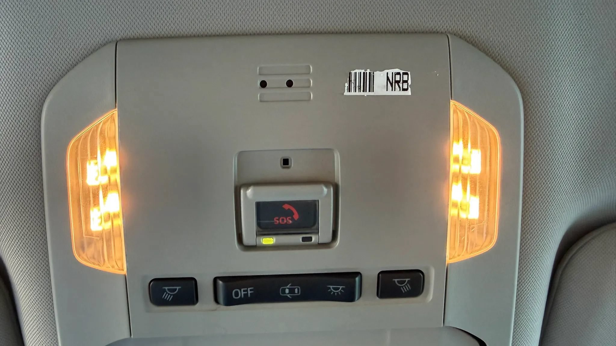 Used 2020 Toyota Highlander L AWD/4WD image 23