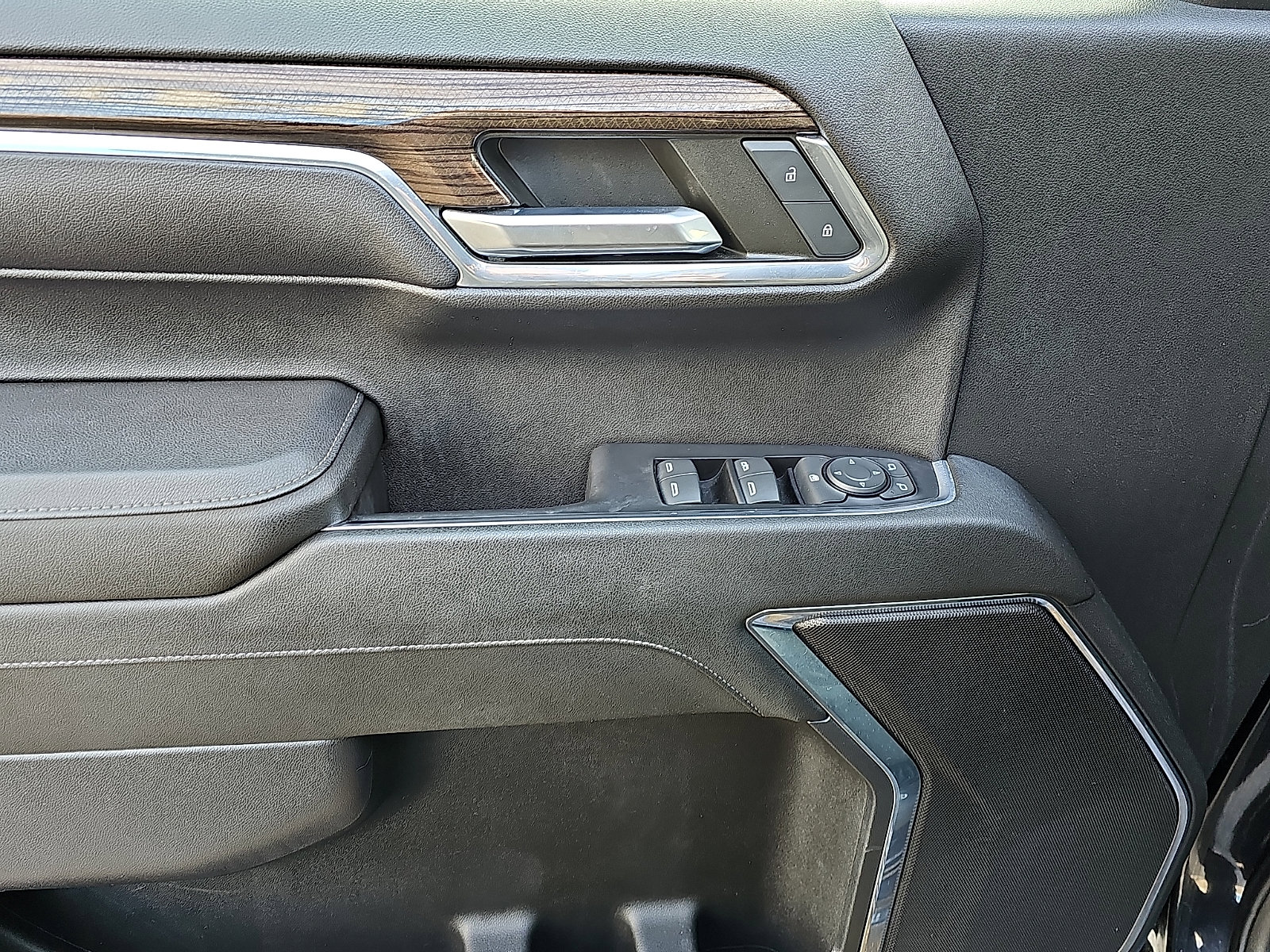 Used 2023 Chevrolet Silverado 1500 LT image 12