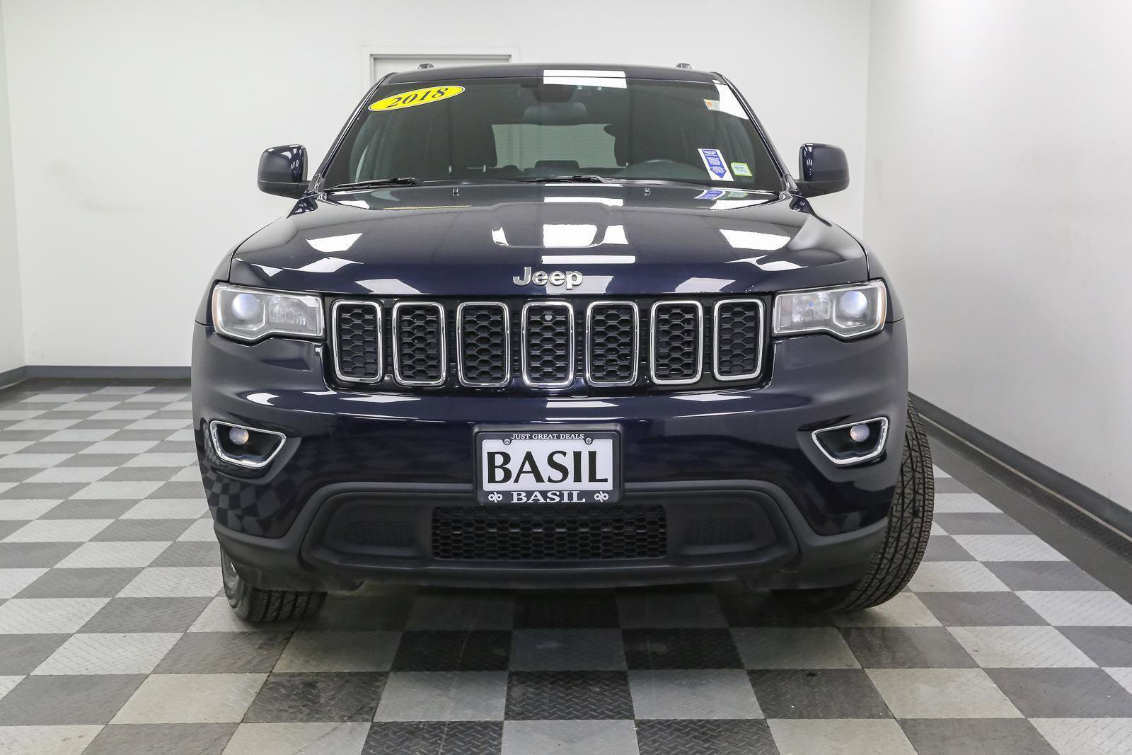 Used 2018 Jeep Grand Cherokee Laredo image 3