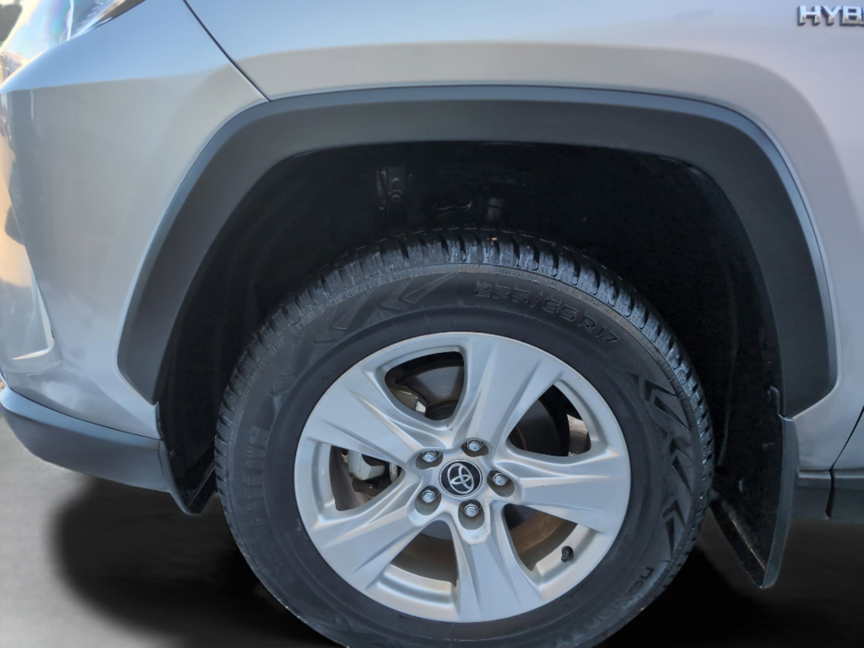 Used 2021 Toyota RAV4 XLE w/ Convenience Package AWD/4WD image 15