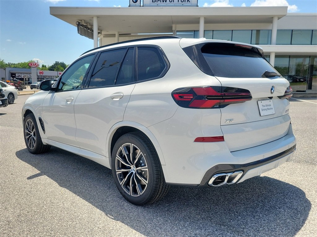 New 2025 BMW X5 M60i image 6