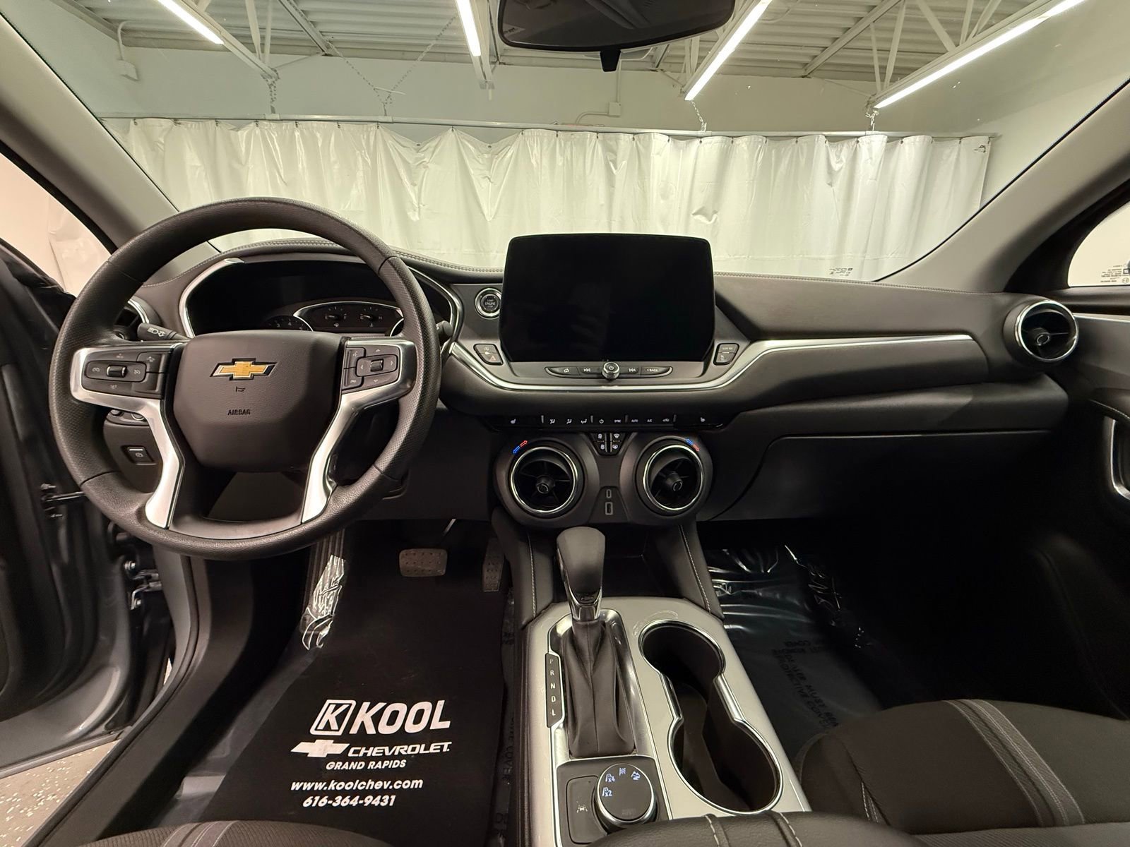 Used 2025 Chevrolet Blazer LT AWD/4WD image 17