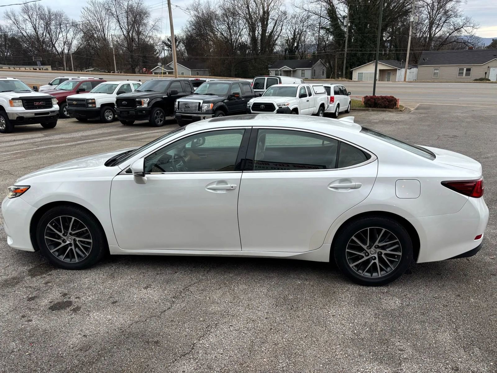 Used 2016 Lexus ES 350 w/ Luxury Package w/Wood Trim image 6