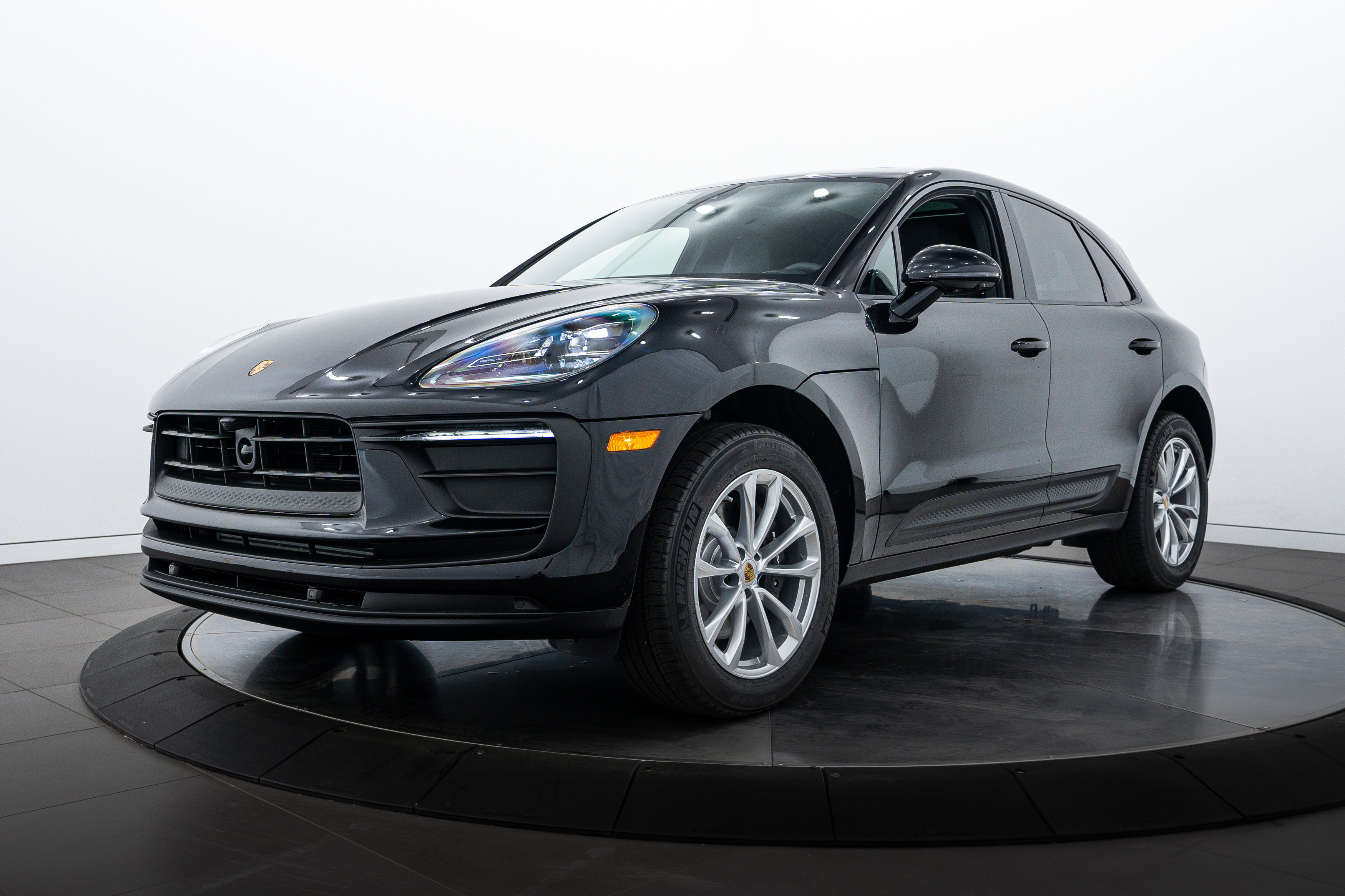 New 2025 Porsche Macan video 1
