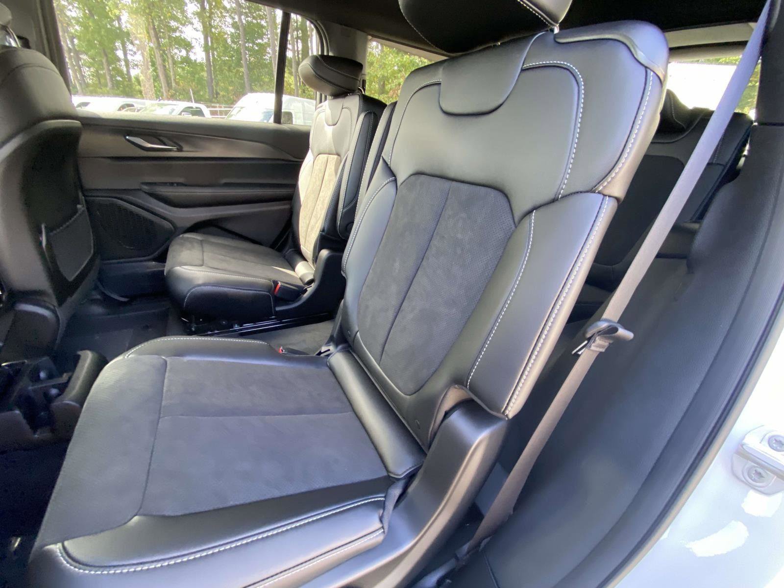 New 2025 Jeep Grand Cherokee L Altitude image 13