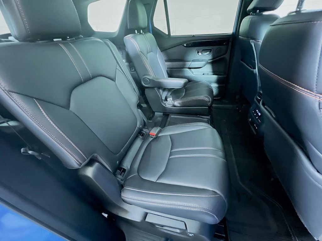Used 2025 Honda Pilot TrailSport image 26