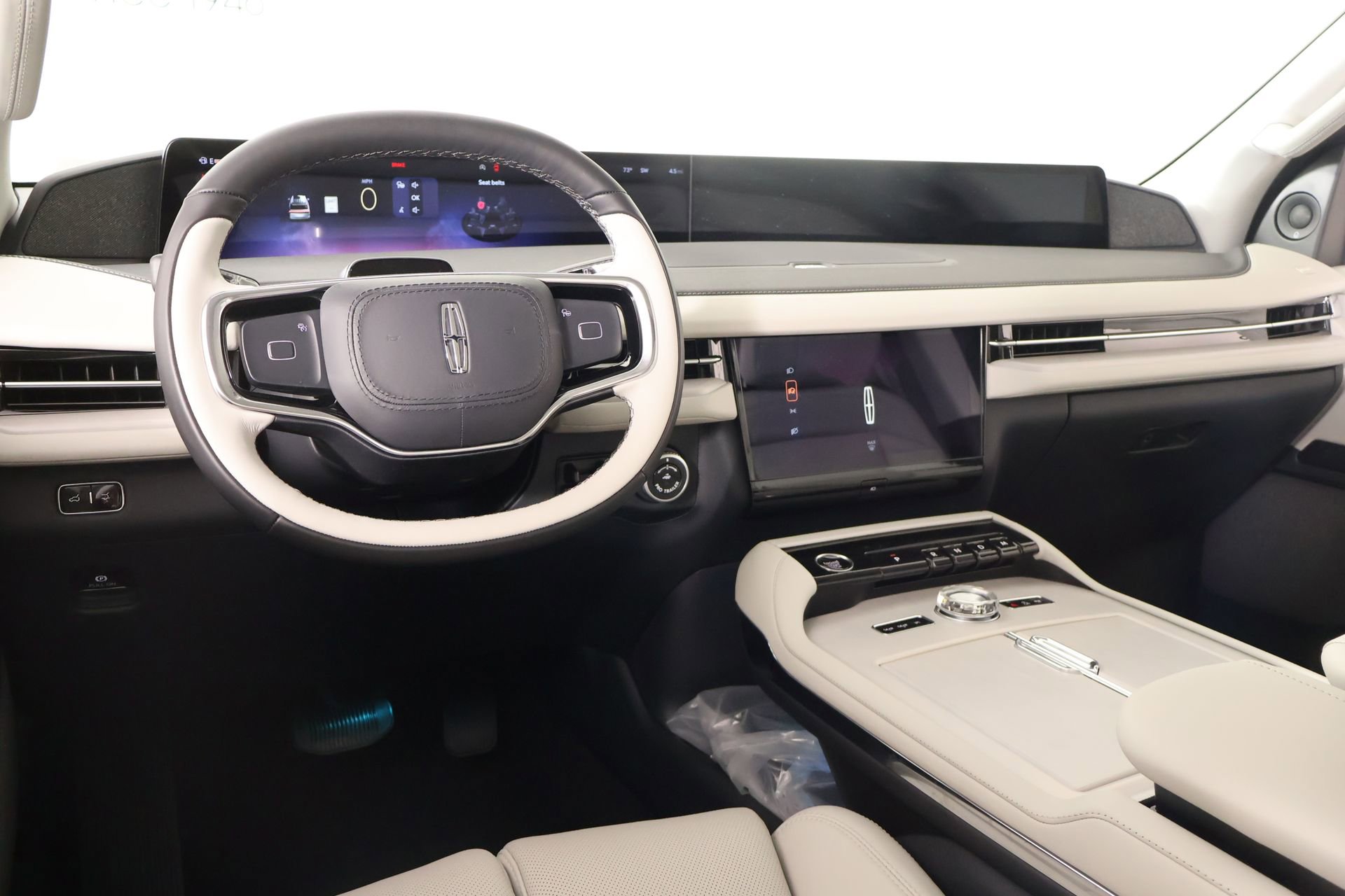 New 2026 Lincoln Navigator Reserve AWD/4WD image 2