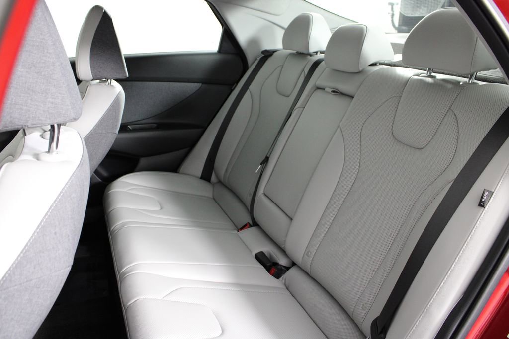 Certified 2025 Hyundai Elantra Limited image 19