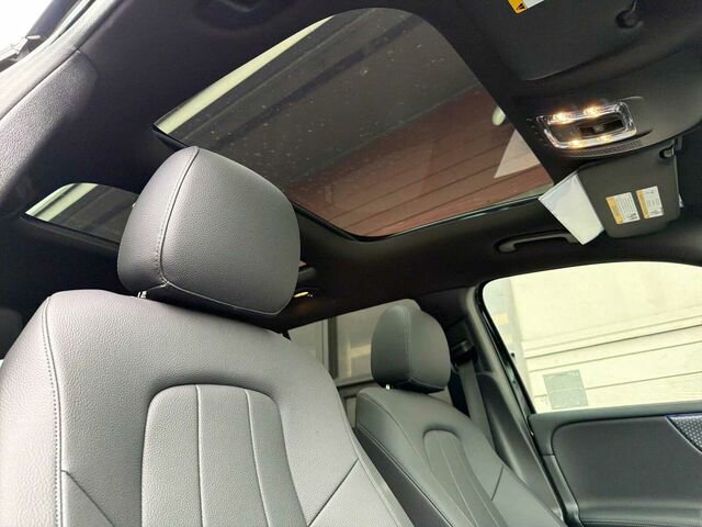 Used 2026 Mercedes-Benz GLB 250 4MATIC image 21