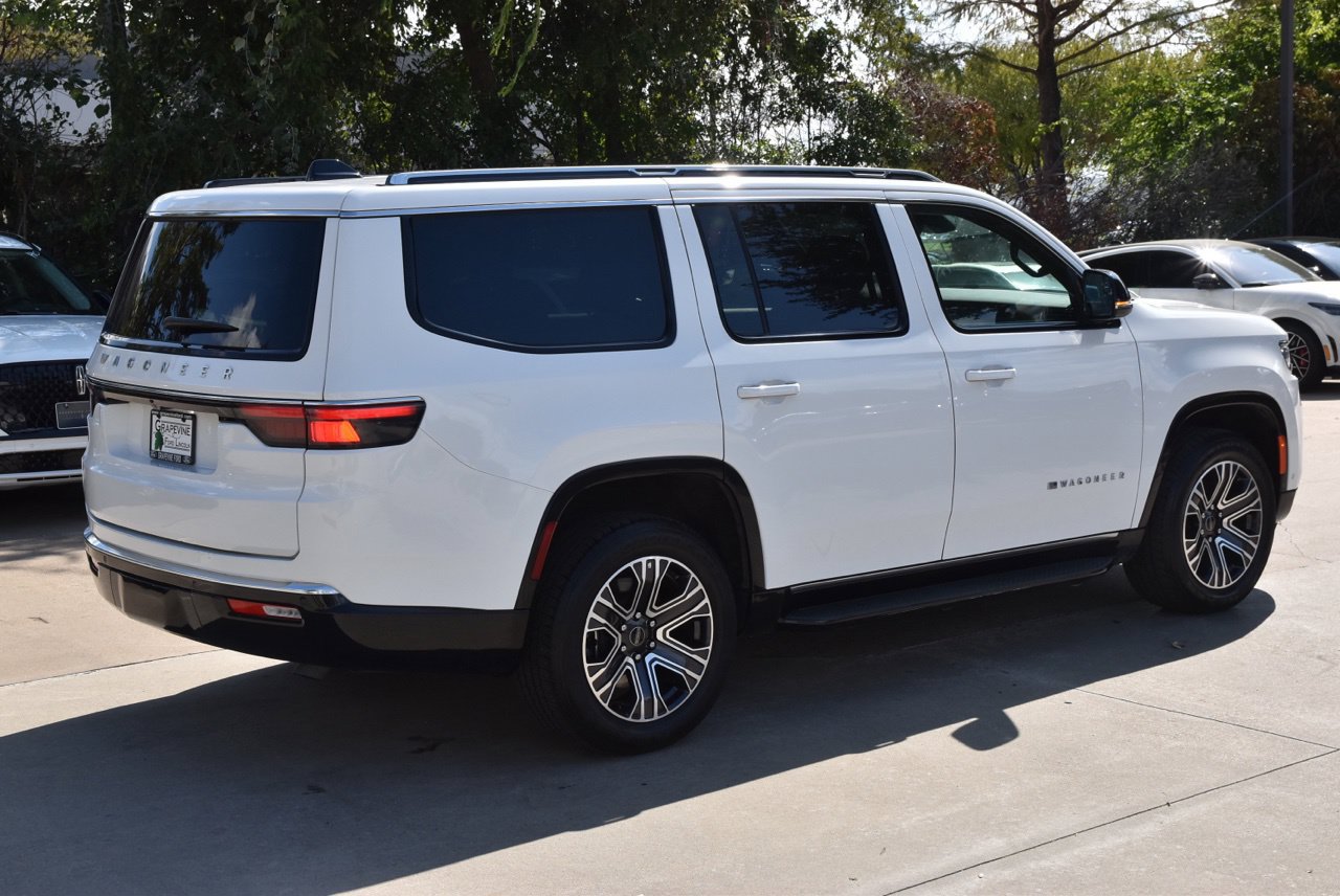 Used 2025 Jeep Wagoneer Series II AWD/4WD image 7