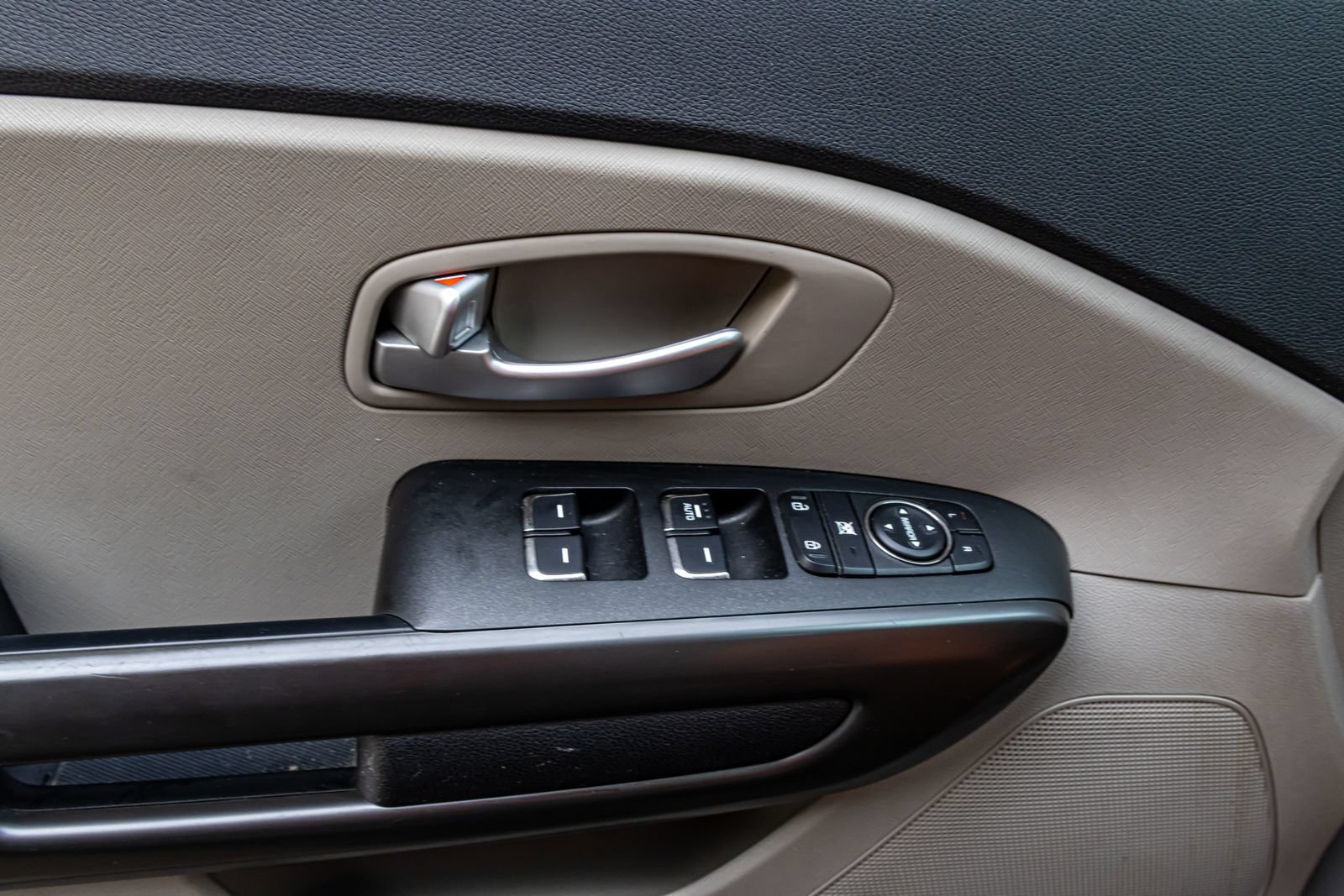Used 2019 Kia Sedona L FWD image 22