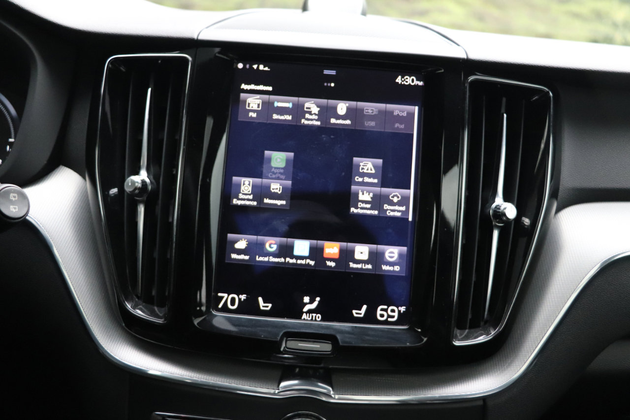 Used 2018 Volvo XC60 T8 R-Design w/ Convenience Package image 26