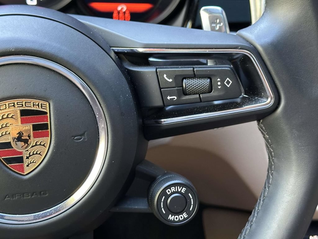 Certified 2025 Porsche Macan AWD/4WD image 24
