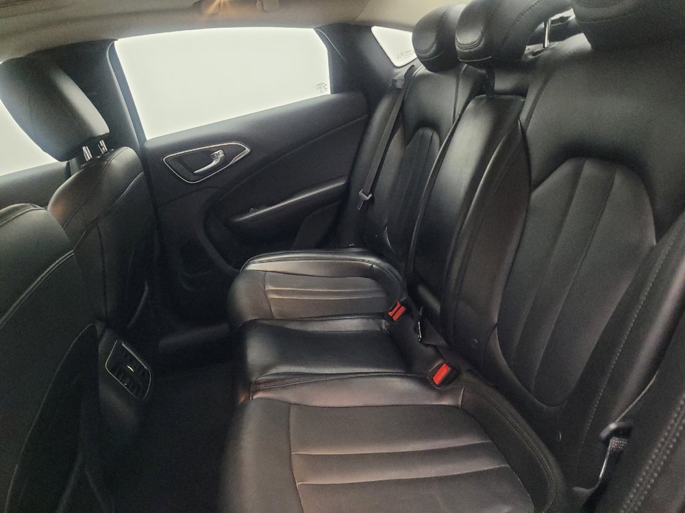 Used 2017 Chrysler 200 Limited Platinum w/ Comfort & Convenience Group image 18