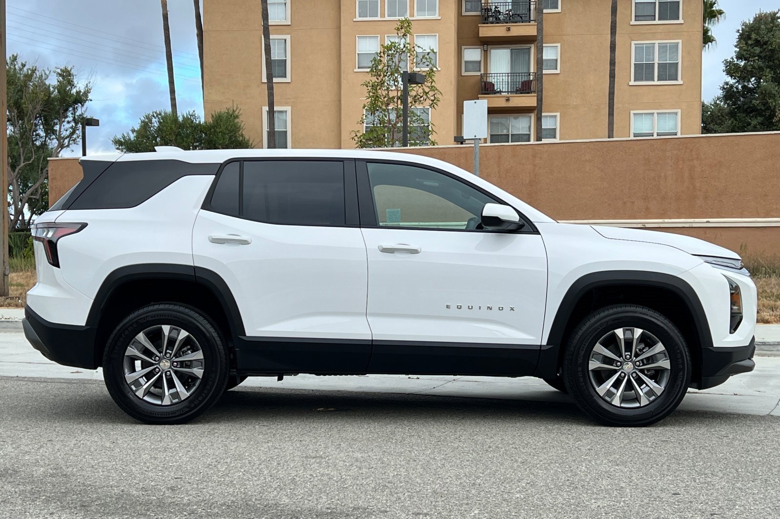 New 2026 Chevrolet Equinox LT image 3