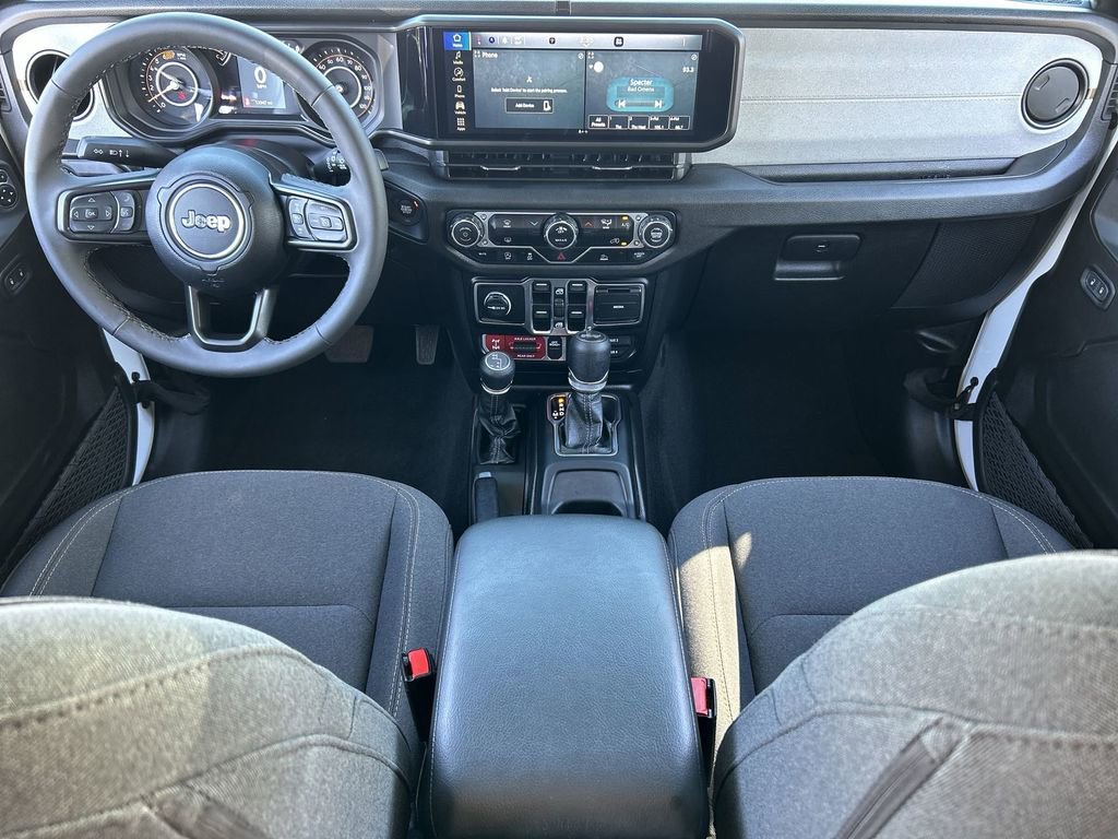 Used 2025 Jeep Wrangler Willys image 16